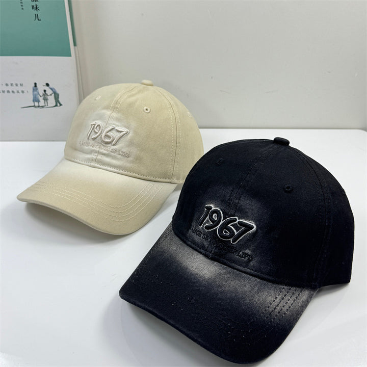 Gorra de Béisbol Bordada 2025 para Hombres y Mujeres - Panel Frontal Ligero y Transpirable, Diseño Atemporal Beige y 1957, Sombrero Casual al Aire Libre, Unisex con Efecto Degradado Moderno, Ajuste Cómodo, Accesorio de Moda para Entusiastas