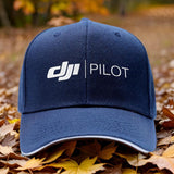 1 gorra de béisbol ajustable DJI Pilot con estampado de moda, negra con texto blanco, transpirable y cómoda para viajes, correr y estilo urbano, gorra tejida de aspecto moderno