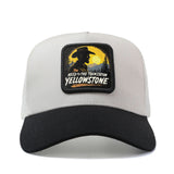 Gorra Trucker Gráfica de la Serie Western Yellowstone para Hombres y Mujeres - Cierre Ajustable Snapback, Parte Trasera de Malla Transpirable, Gorra Duradera con Logo de Yellowstone y Diseño de Dutton Ranch para Uso Casual al Aire Libre en Verano, Regalo