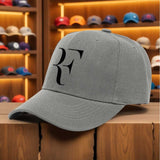 Gorra Trucker para Hombre con Estampado de Logo RF - Gorra Deportiva Negra en Contraste Blanco y Letras Rojas, Ligera y Ajuste Estructurado Ideal para Tenis, Baloncesto, Skateboarding, Hip Hop & Actividades al Aire Libre Casuales - Lavable a Máquina, Perf