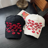 Gorra de béisbol Y2K para mujer de Lanostina - Gorra ajustable con bordado de labios rojos, diseño de contraste negro y blanco, plegable compacto para eventos diarios y formales, ropa de cabeza casual, ropa de cabeza de moda, ropa de cabeza duradera