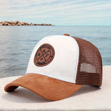 Gorra de Trucker con Mesh Transirable - Unisex, Casual, Duradera, de Poliéster, para Deportes al Aire Libre, Comodidad para Todas las Estaciones, Blanco con Logo Negro, Lavable a Mano, Gorra para Deportes, Diseño Clásico de Logo, Comodidad para la Cabello