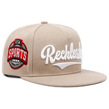 Gorra Snapback Bordada Reckless & USA Sports - Sombrero de Streetwear Rojo con Ribete, Poliéster Ligero, Diseño Deportivo Casual para Actividades al Aire Libre