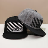 Una pieza de gorra de béisbol de malla negra neutral con estampado de hip-hop, diseñada para hombres y mujeres, perfecta para la moda al aire libre casual y adecuada para deportes bajo el sol.