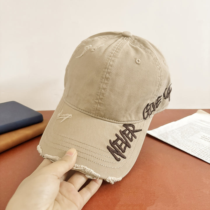 Gorra de béisbol estilo americano con bordes desgastados, bordado lateral y visera curva, sombrero versátil para streetwear
