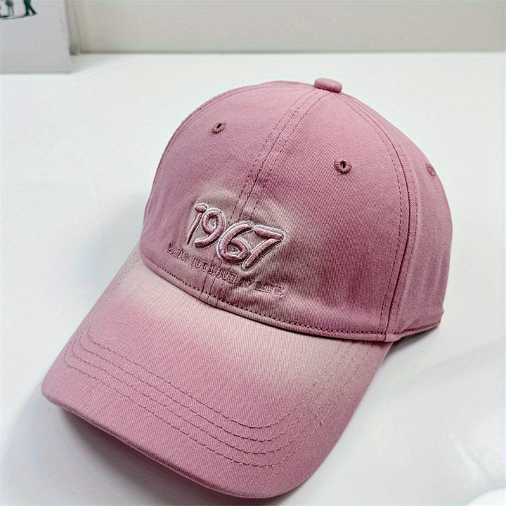 Gorra de Béisbol Bordada 2025 para Hombres y Mujeres - Panel Frontal Ligero y Transpirable, Diseño Atemporal Beige y 1957, Sombrero Casual al Aire Libre, Unisex con Efecto Degradado Moderno, Ajuste Cómodo, Accesorio de Moda para Entusiastas