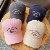 Gorra de Béisbol Estilo Coreano con Visera Ancha y Ajuste Profundo - Cierre Snap, Sombrero Unisex Transpirable para Hombres y Mujeres, Diseño Protector Todo Clima (Beige/Rojo//Rosa), Ideal para Navidad